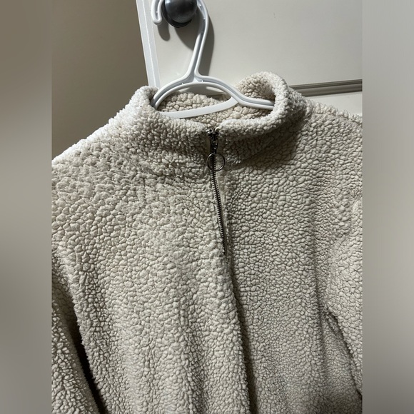 Fuzzy white quarter zip Urban Weekend Edition - Picture 2 of 4